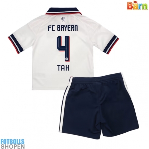 Billiga Bayern Munich Jonathan Tah #4 Bortatröja Barn 2026-27 Kortärmad (+ Korta byxor)